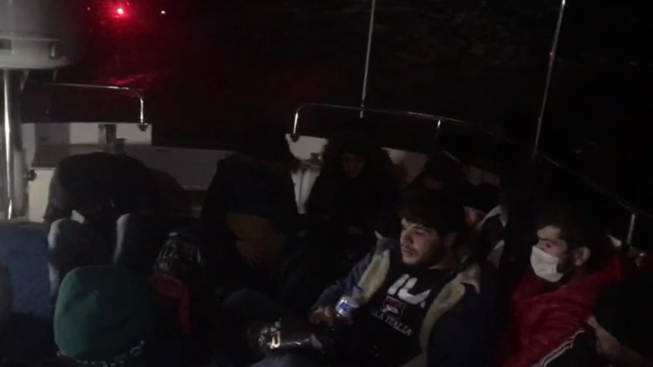 Türk kara sularına dönmeye zorlanan 13 sığınmacı kurtarıldı