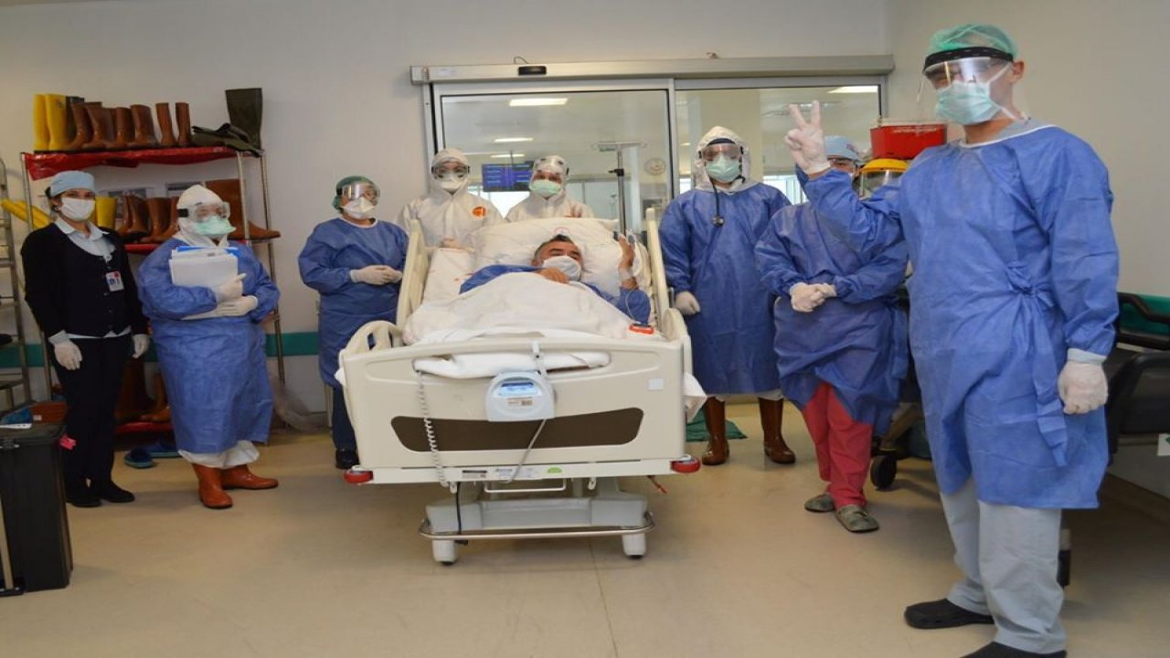 Coronavirüs tedavisi alan hasta, alkışlarla pandemi servisine alındı