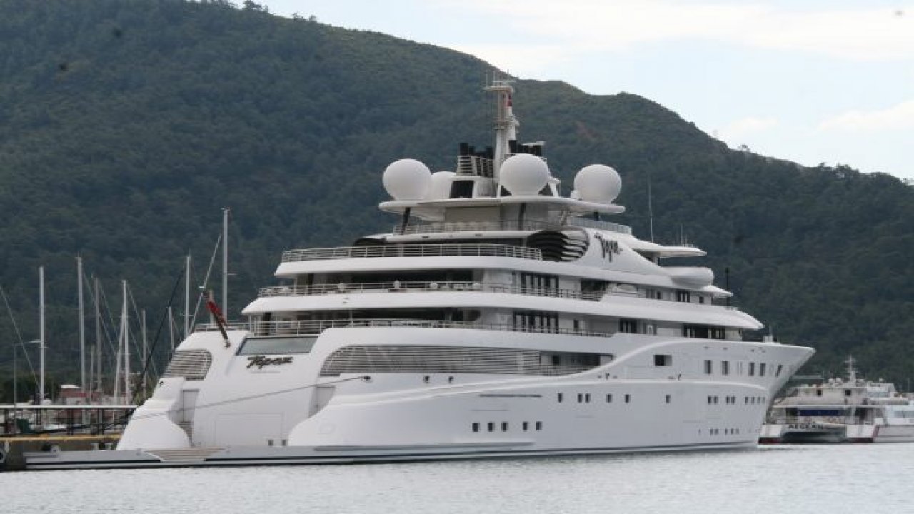 Arap şeyhin mega yatı ilçeyi zengin etti