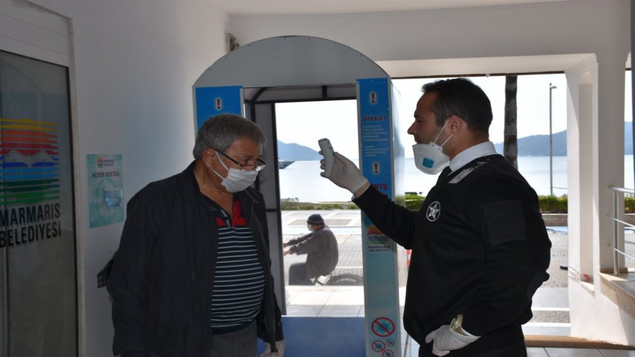 Marmaris Belediye girişine dezenfekten tüneli kuruldu