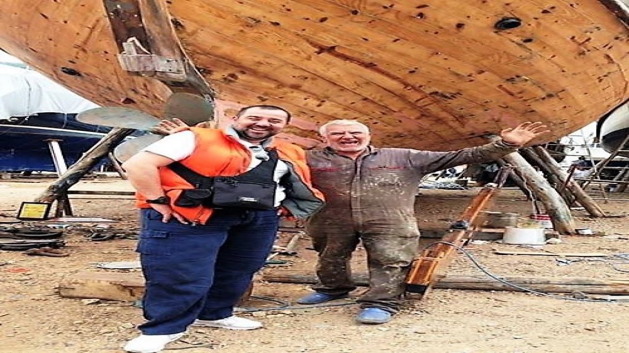 Ünlü komedyen Ata Demirer tekne onarımına da el attı