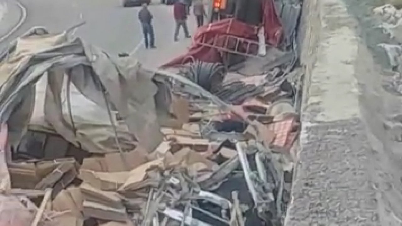 Muğla'da hırdavat yüklü kamyon devrildi: 1 ölü