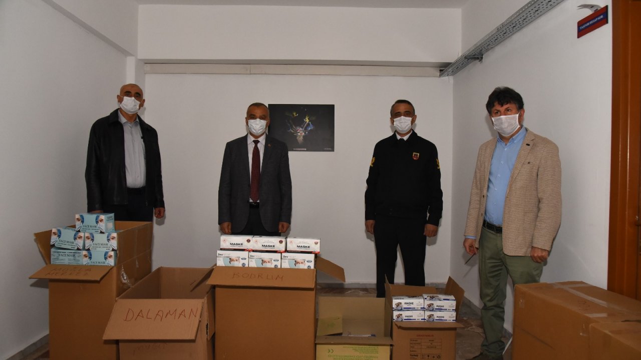 Vatandaşlara ücretsiz maske dağıtımına başlandı