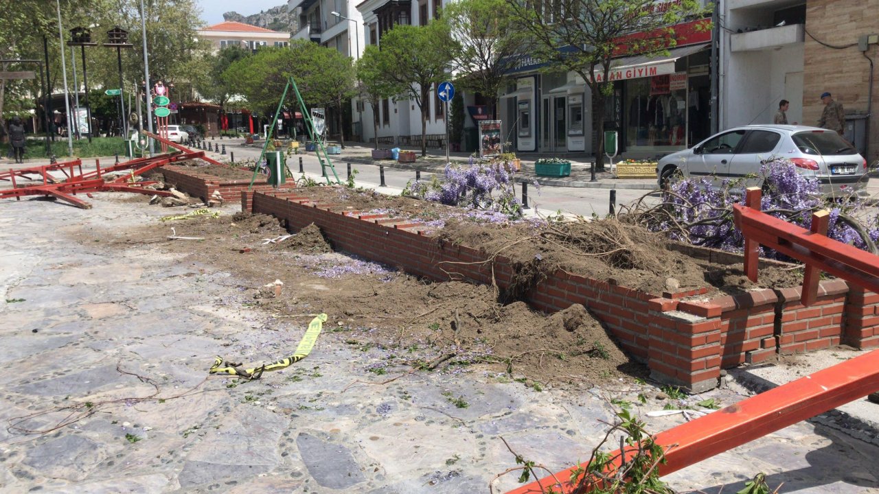 Menteşe’de banklar kaldırılıyor