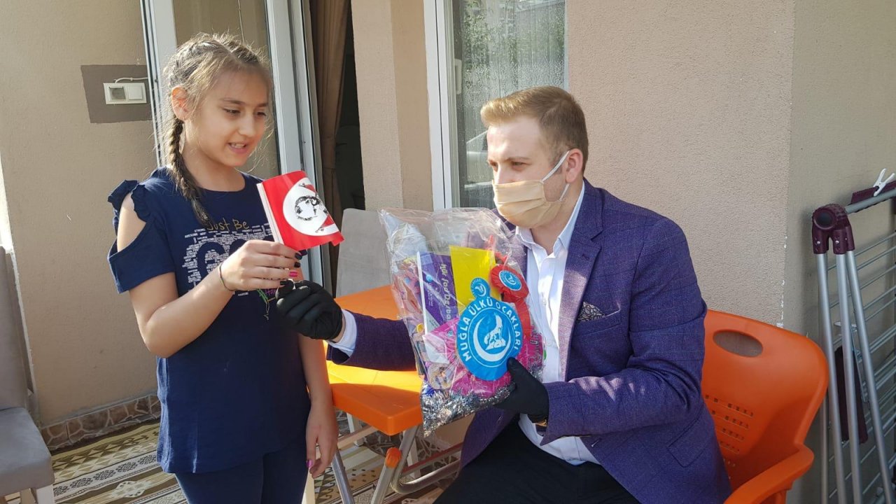 Muğla Ülkü Ocakları’ndan Çocuklara Sürpriz