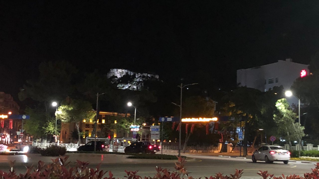 Yasağın bitmesiyle vatandaşlar sokağa döküldü