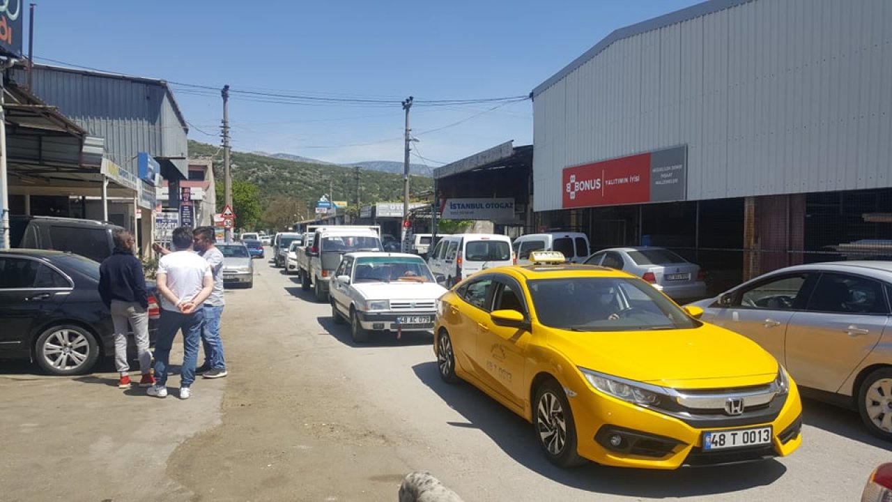 Teyyare Kavşağı’nın kapalı olması sanayi içinde trafiğe neden oldu