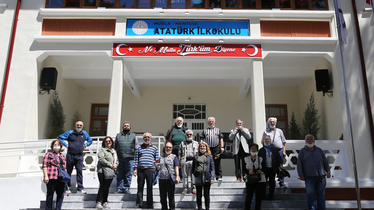 Mezun oldukları okulda 55 yıl sonra buluştular