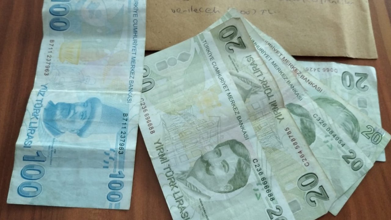 Odasında kaldığı öğrencilerden mektupla helallik istedi