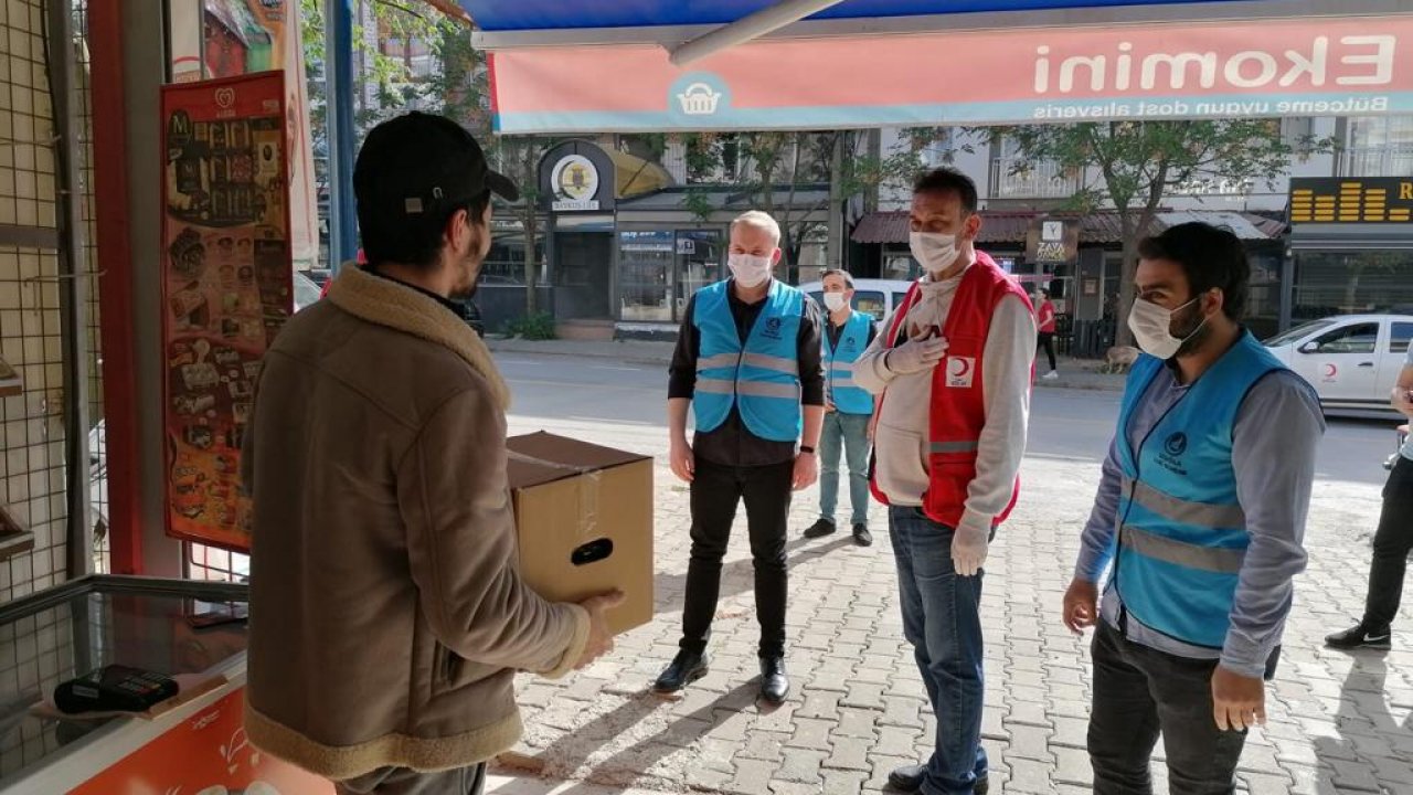 Ülkü Ocakları’ndan Kızılay’a gıda kolisi yardımı