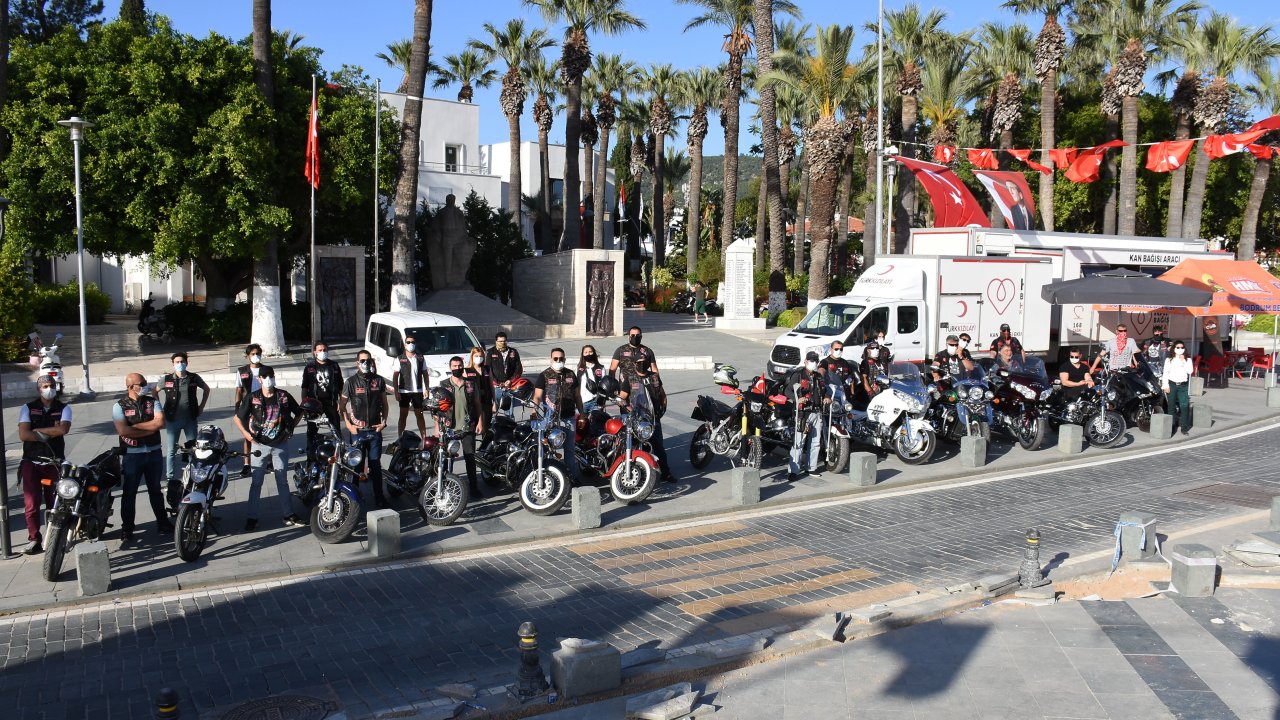 Motosiklet tutkunlarından Türk Kızılay'a kan bağışı