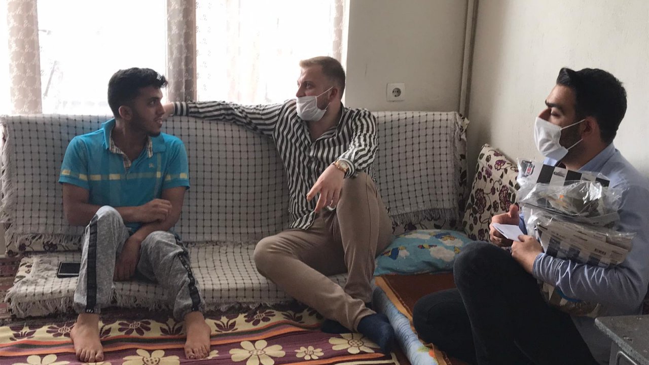 Ülkü Ocakları, engelli bireyleri evlerinde ziyaret etti