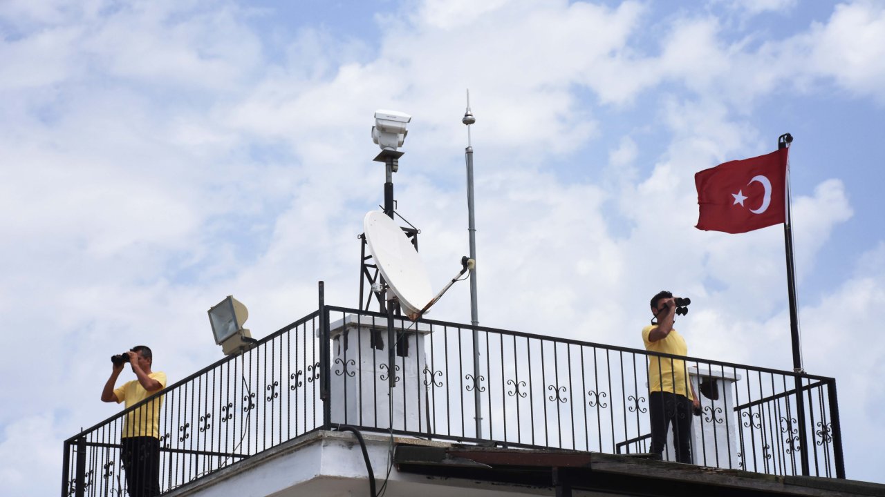 Gözetleme kulelerinde koronavirüsten uzak kesintisiz nöbetteler