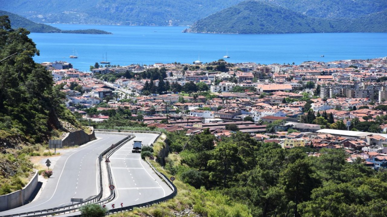 Marmaris'te 4 günlük sokağa çıkma kısıtlamasında 32 kişiye para cezası