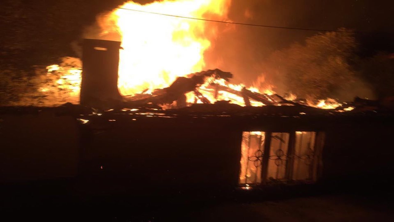 Yangında ev kullanılmaz hale geldi