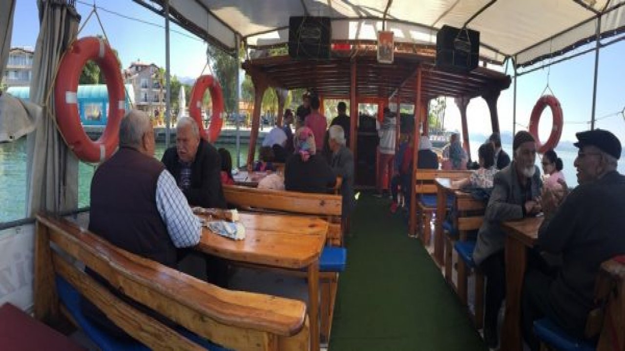 Köyceğiz’de şehit yakınları ve gaziler için tekne turu