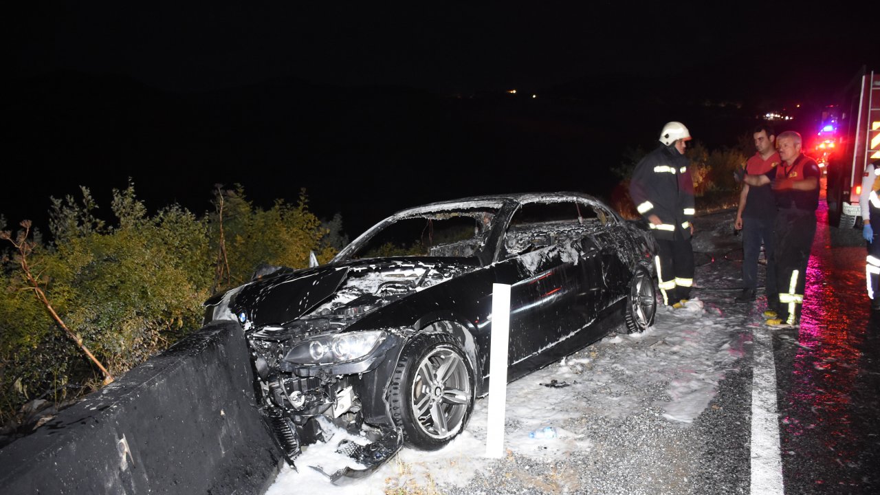 Lüks otomobil alev  aldı