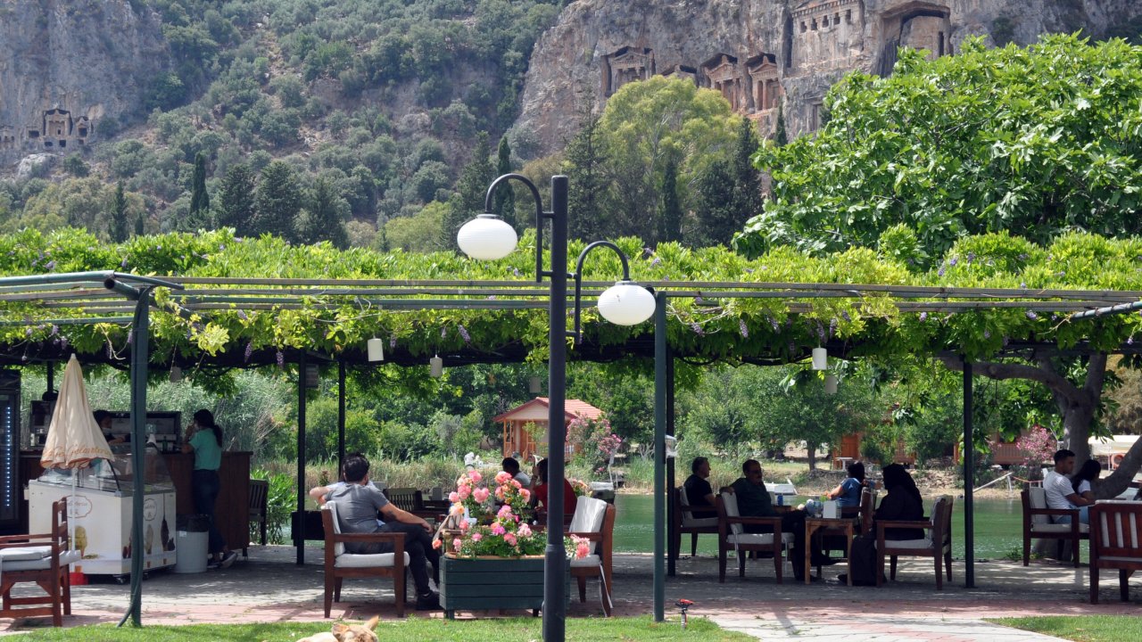 Doğa harikası Dalyan ilk misafirlerine kavuştu