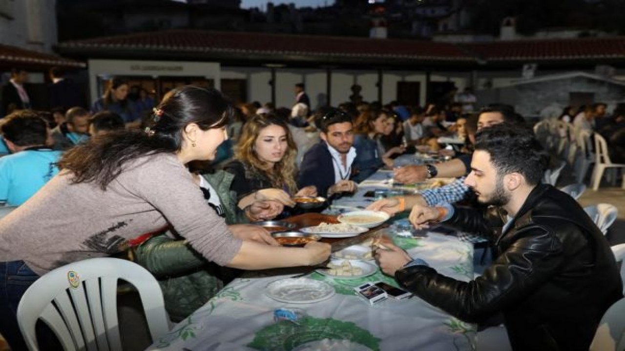 Üniversite Öğrencileri Yöresel Yemeklerle Tanıştı