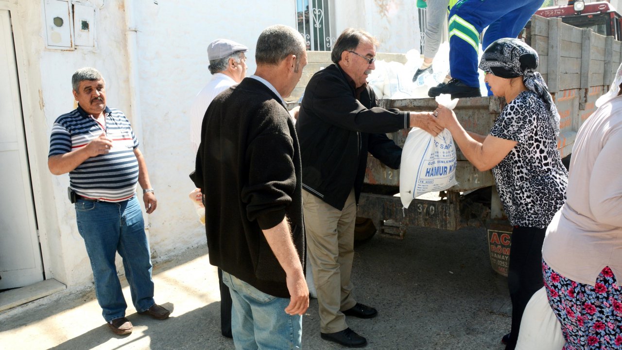 Menteşe’de 25 Ton Kireç Dağıtıldı