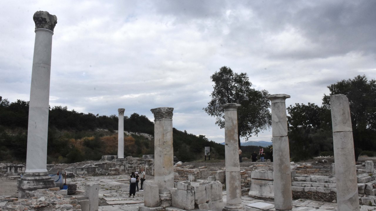 Gladyatörler kentinin şehir kapısı 1870 yıl sonra ayağa kaldırılıyor