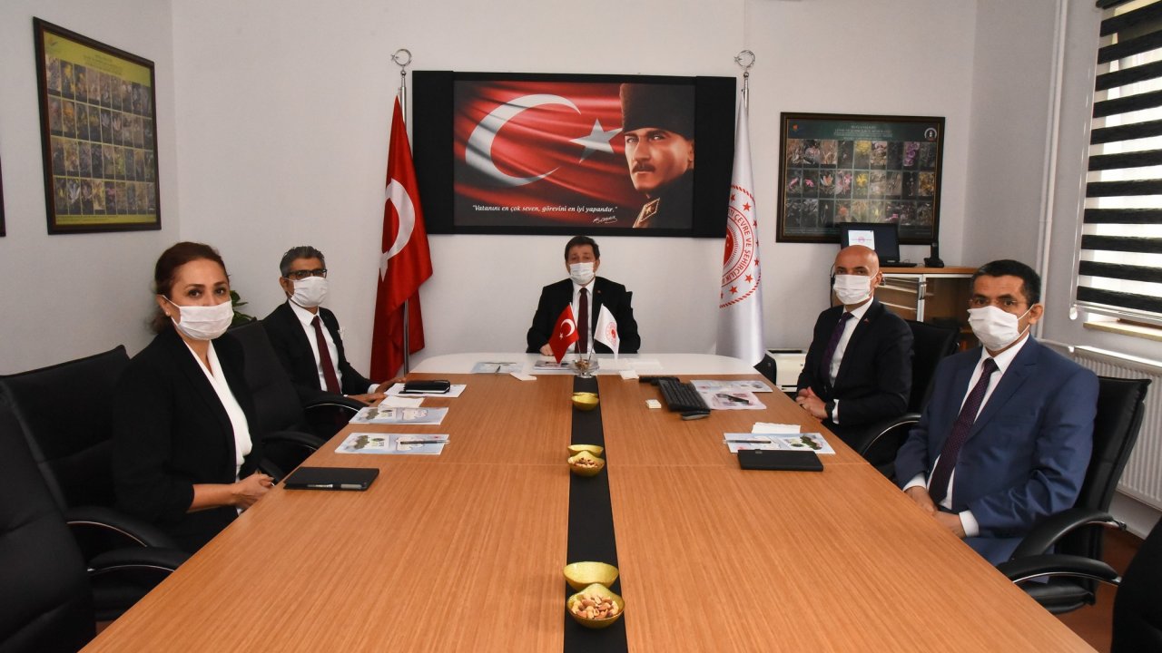 Muğla Valisi Tavlı, kurumlardan brifing alıyor