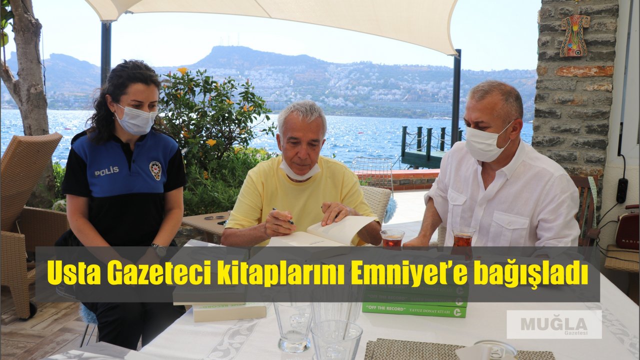 Usta Gazeteci kitaplarını Emniyet’e bağışladı