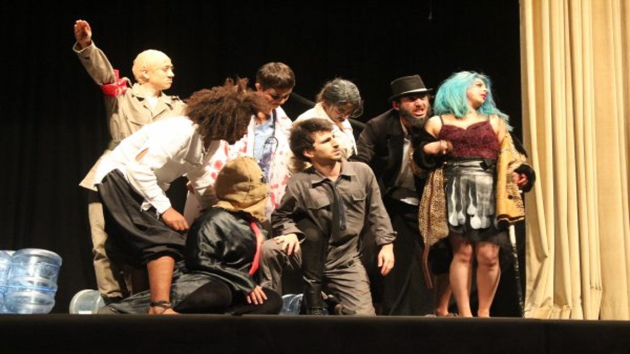 Üniversite SKS'dan Tiyatroya Sansür