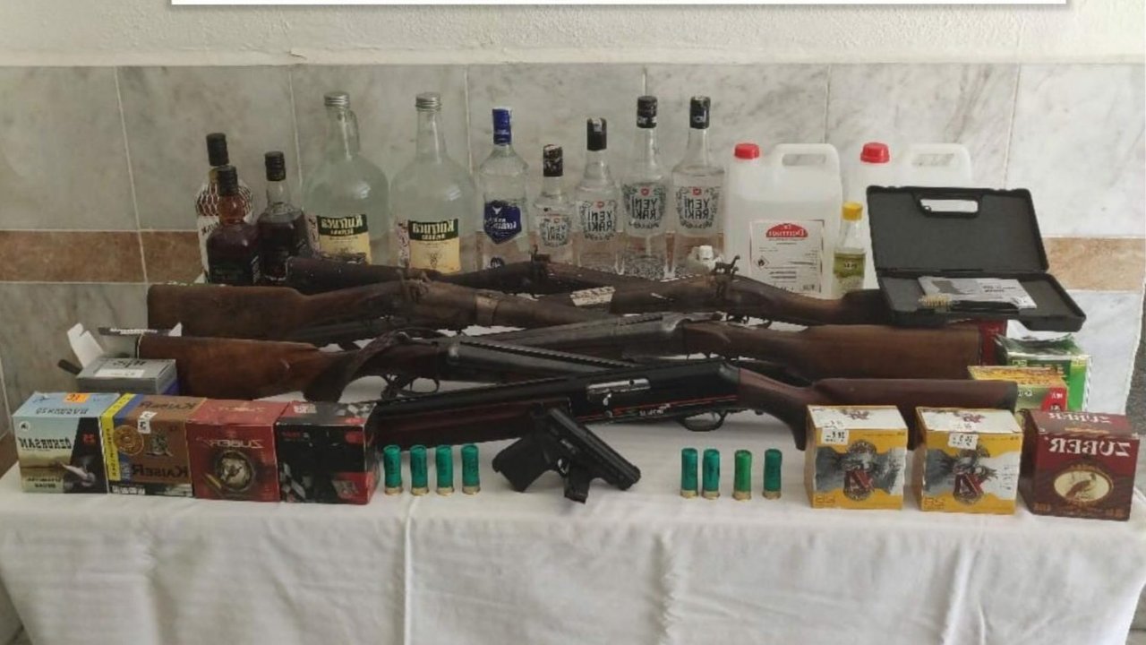 Ruhsatız silah ve içki operasyonu