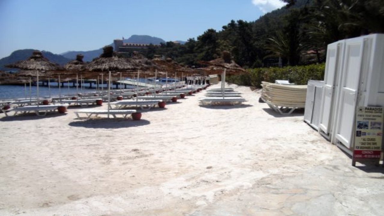 Mermer tozlu plaj isyan ettirdi