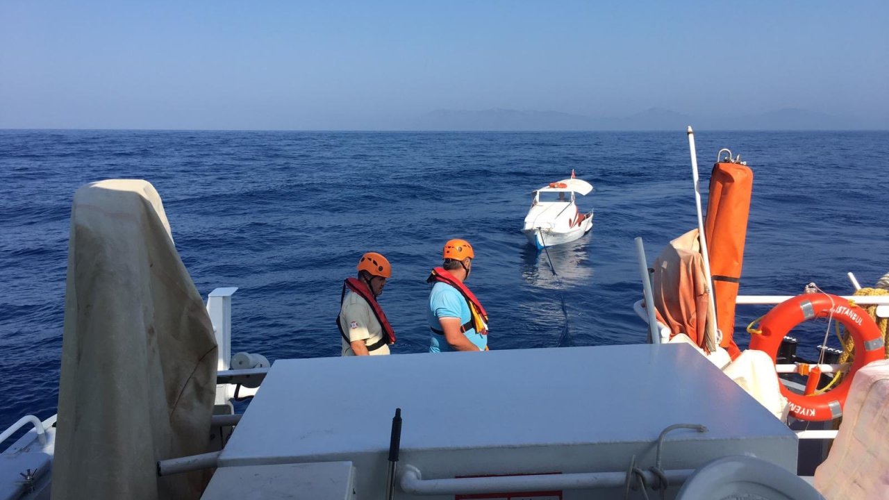 Sürüklenen teknedeki iki kişi kurtarıldı