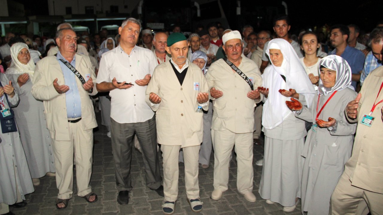 ilk hacı kafilesi dualarla uğurlandı
