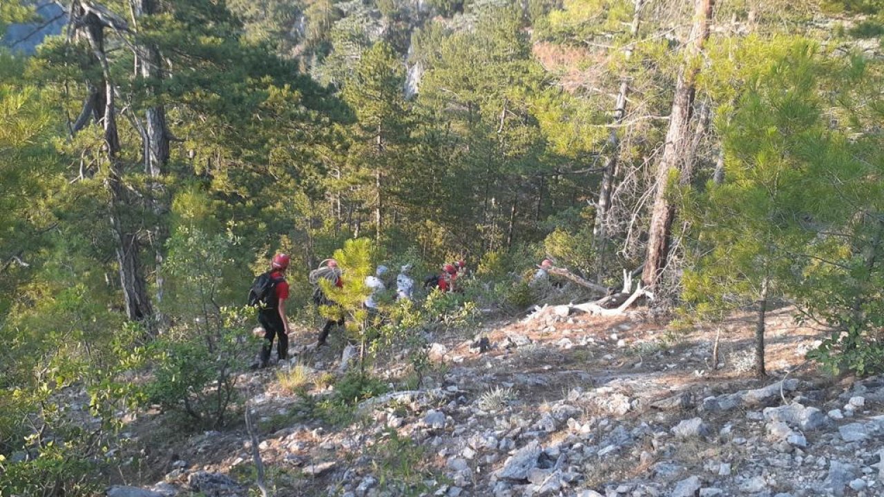 Kayalıklardan düşen kişiyi arama çalışması başlatıldı