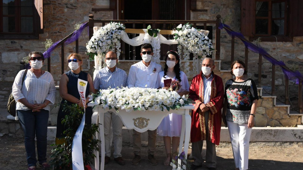 Arkeolog, Stratonikeia’da evlendi