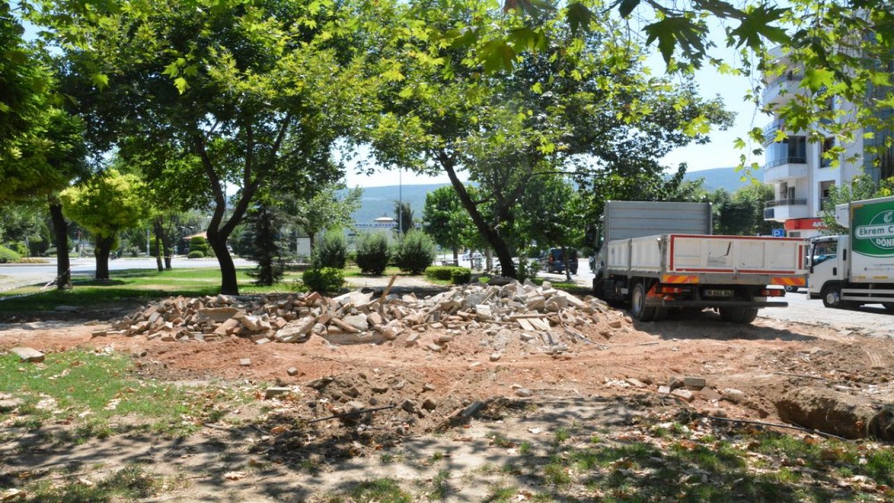 Kırmızı Beyaz Büfe yıkıldı