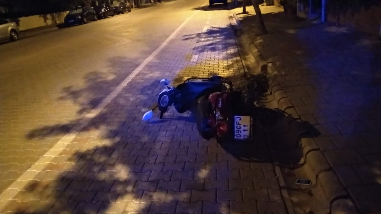 Otomobile çarpan motosiklet sürücüsü yaralandı