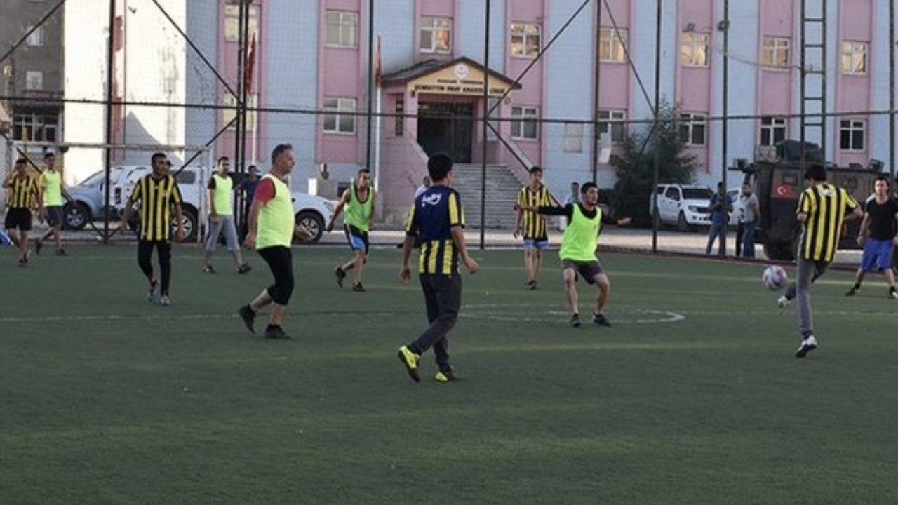 Halı sahalar açılıyor