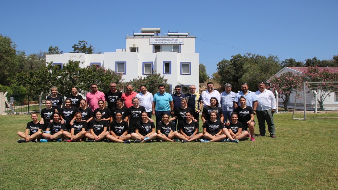 Başkan’dan hentbol takımına saha müjdesi