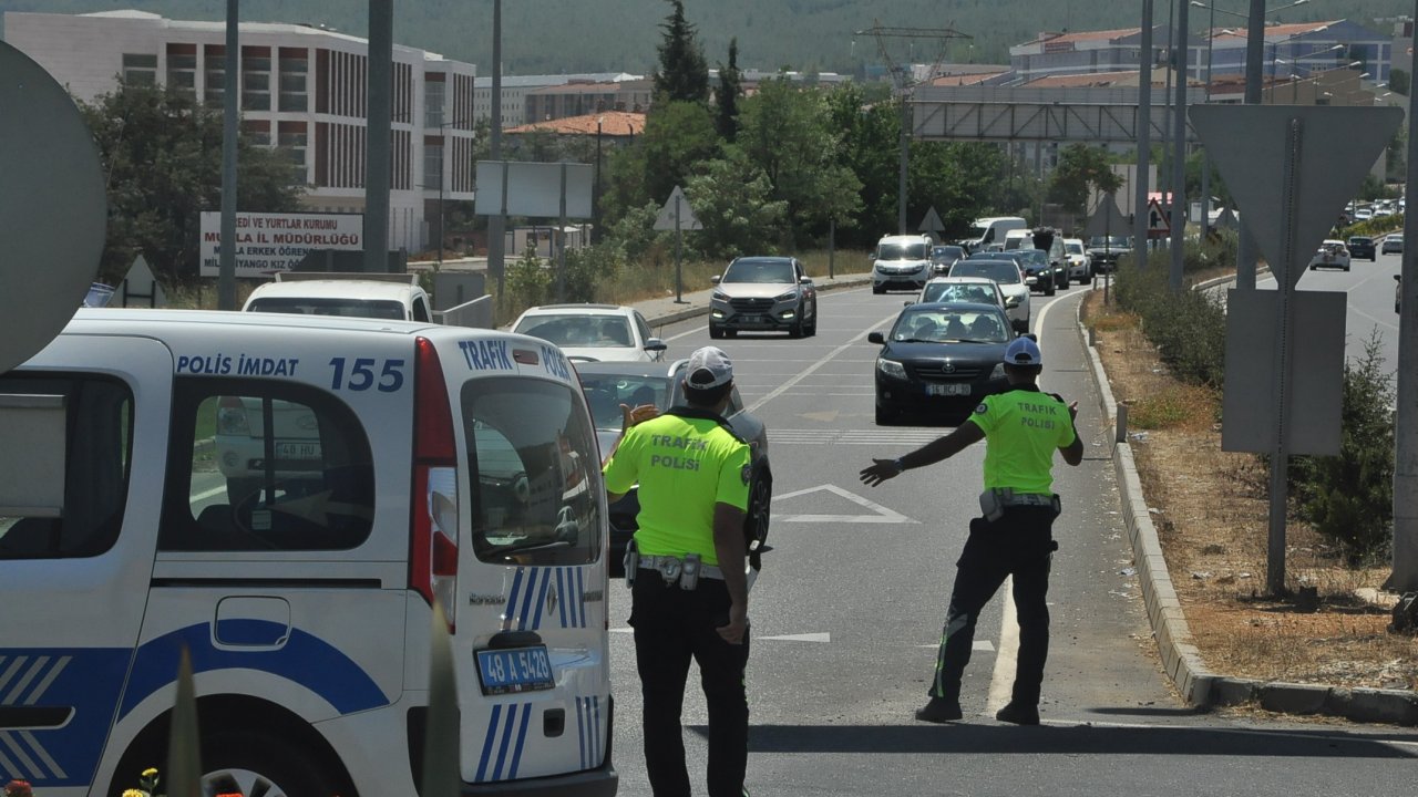 Menteşe’de trafik yoğunluğu sürüyor