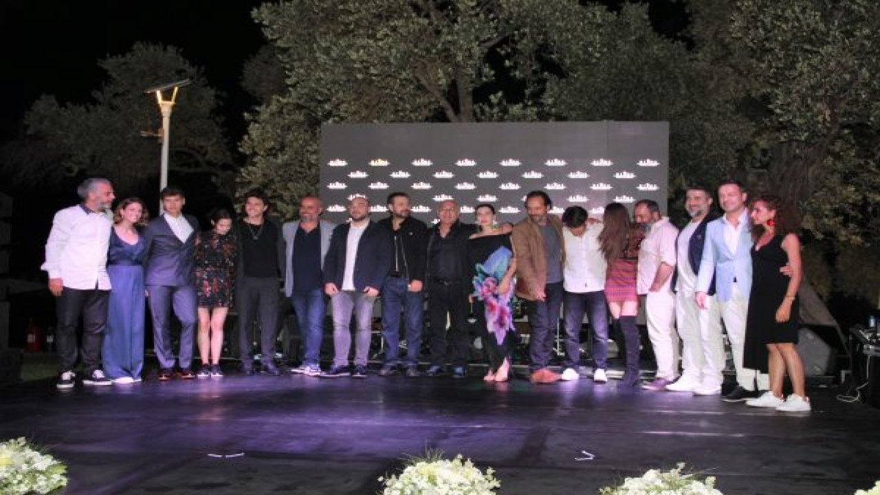 Bodrum masalı oyuncuları hem oynadı hem söyledi