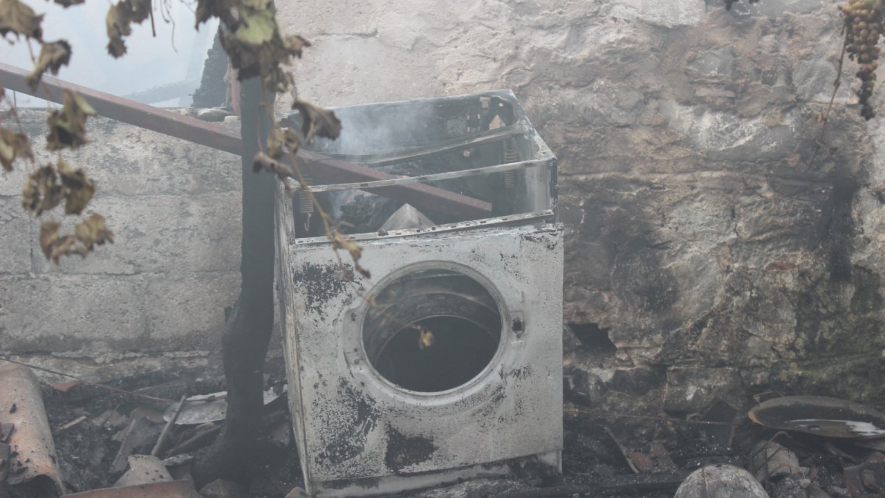 Yangında ev kullanılamaz hale geldi