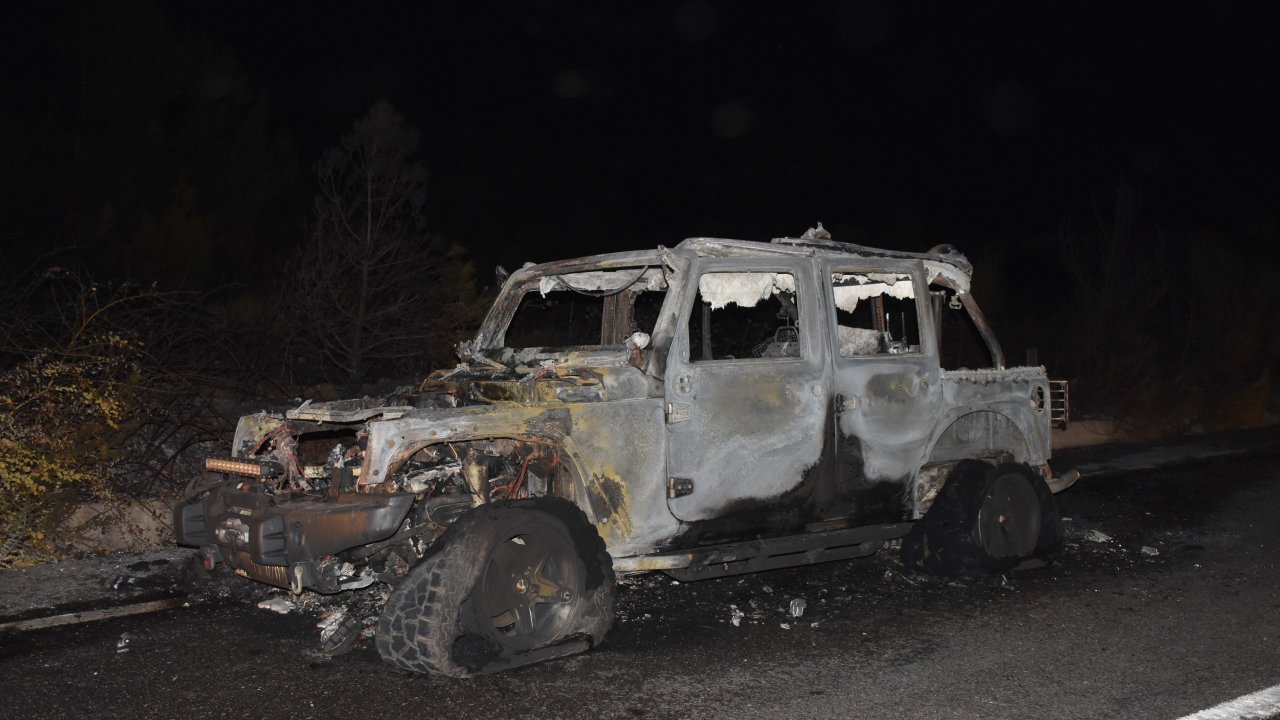 Otomobilde çıkan yangın ormana sıçradı