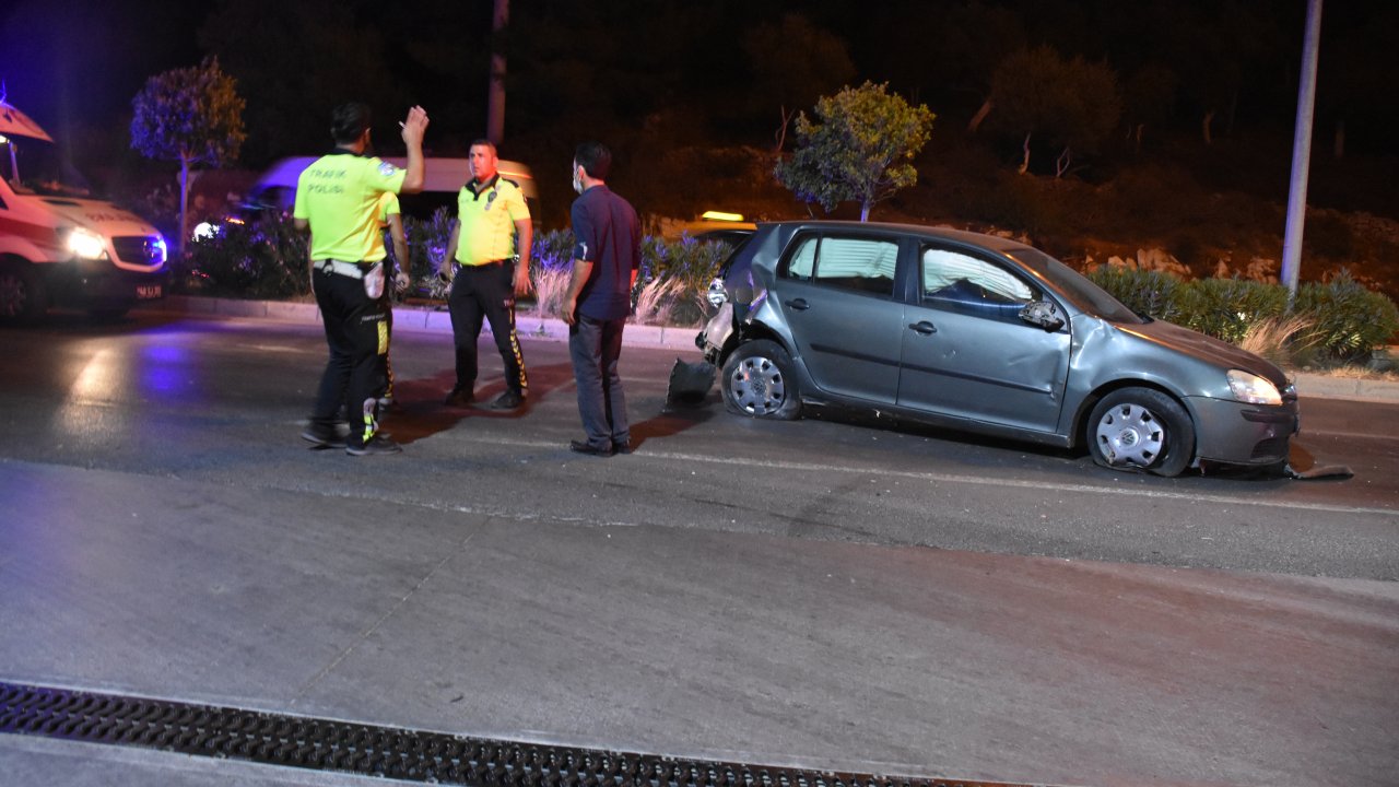 Zincirleme trafik kazası sonucu 1'i polis 3 kişi yaralandı