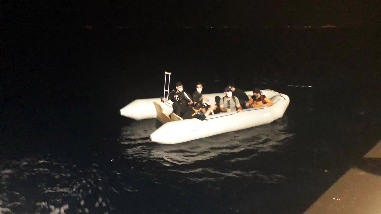 Türk kara sularına itilen yabancı uyruklu 6 kişi kurtarıldı