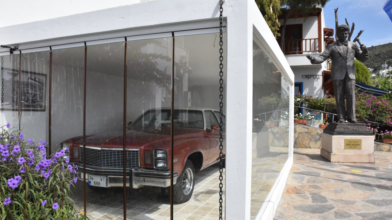 Zeki Müren vefatının 24. yılında Bodrum'daki sanat müzesinde anıldı