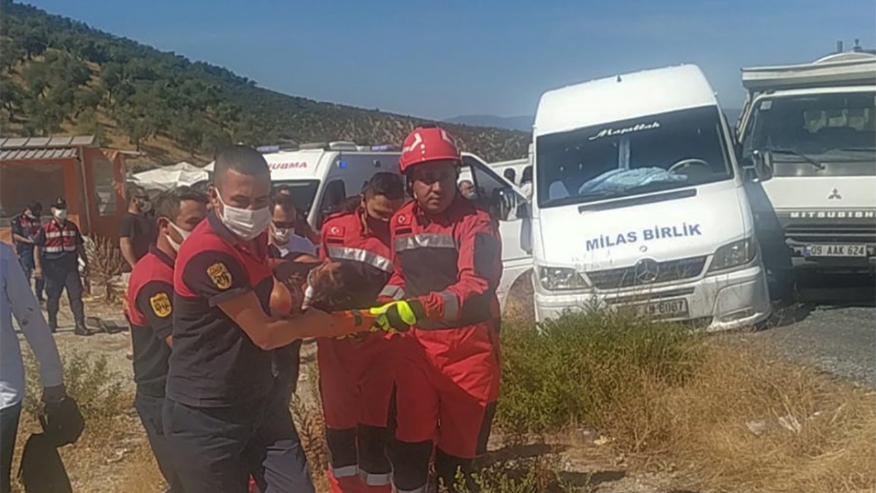 Yolcu minibüsü kamyonetle çarpıştı