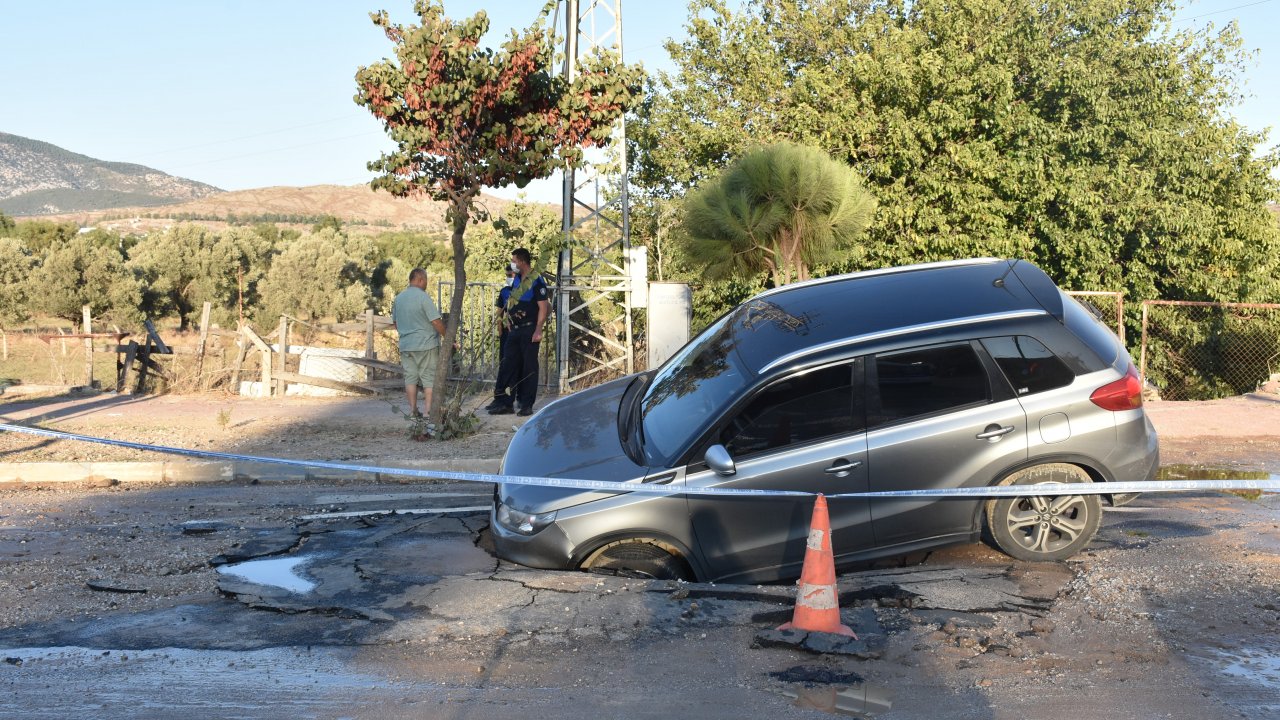 Cip, içme suyu hattında oluşan çukura düştü