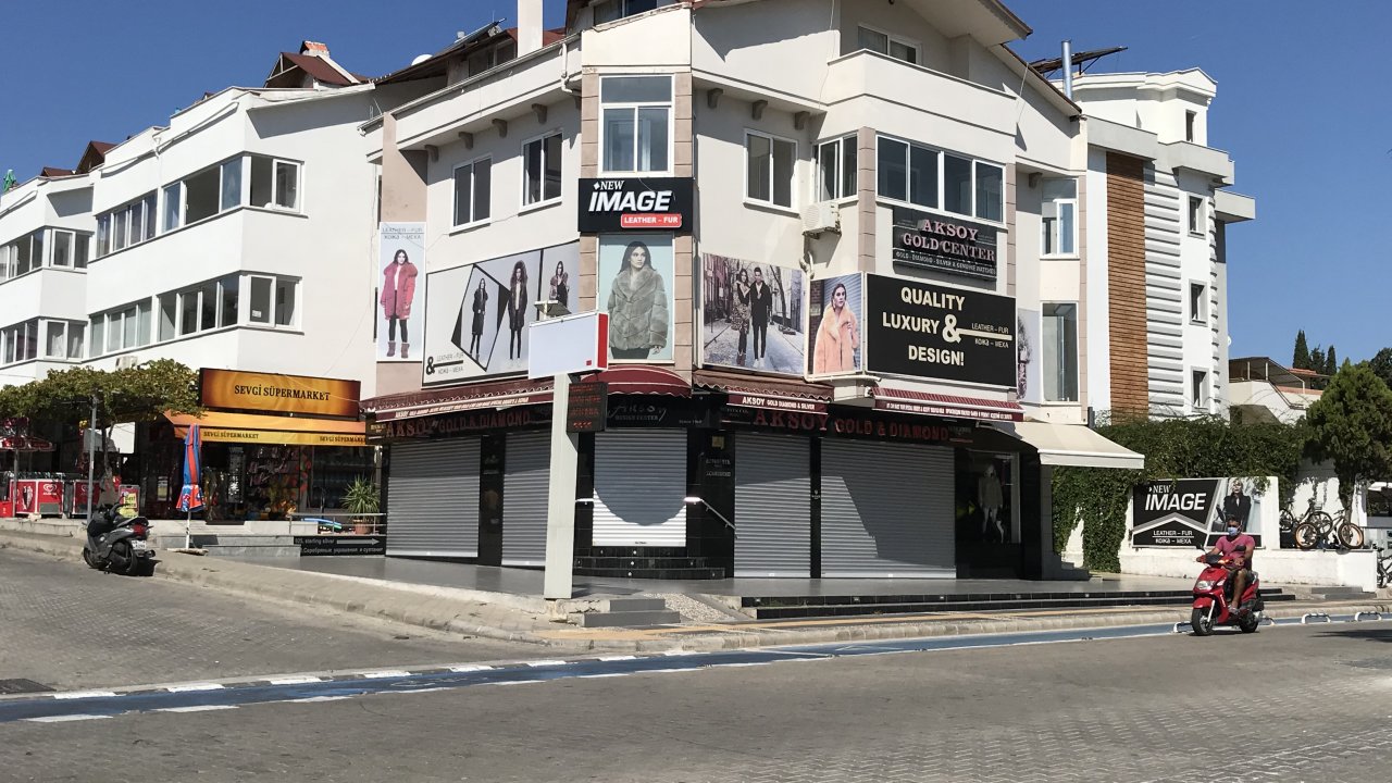 Silahlı saldırıya uğrayan kuyumcu yaralandı