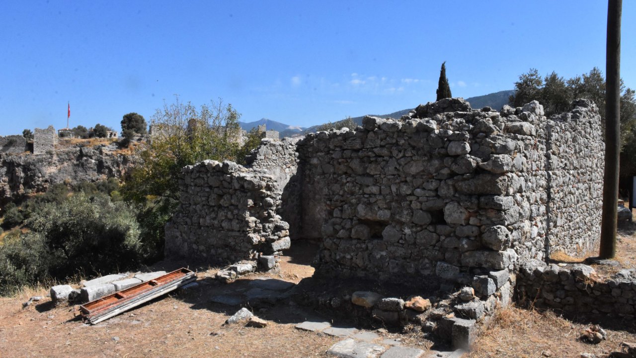 Kazılarda bulunan oyuncaklar Roma ve Türk dönemine ışık tutuyor