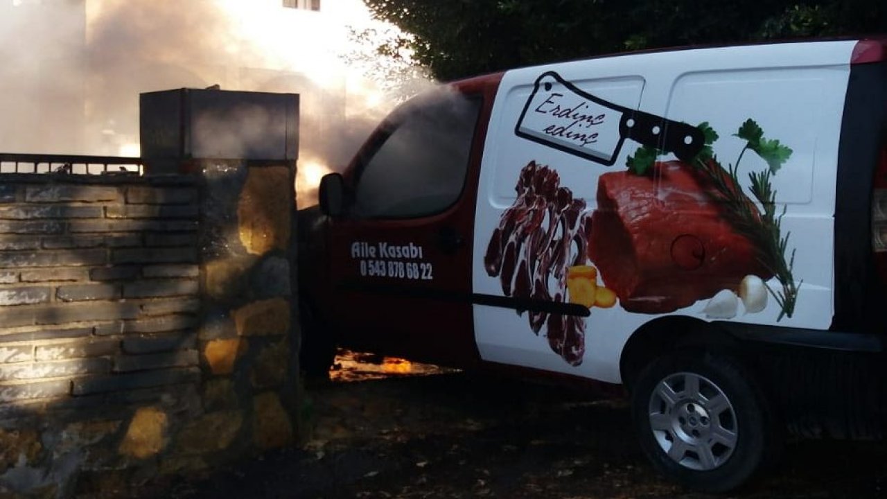 Hafif ticari araçta yangın